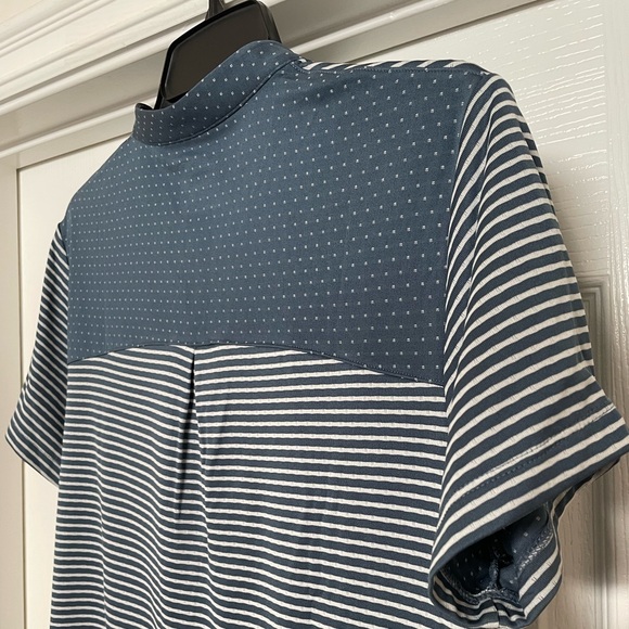 Puma golf short sleeve v neck top size Large- dusty blue and white stripe - Picture 5 of 10
